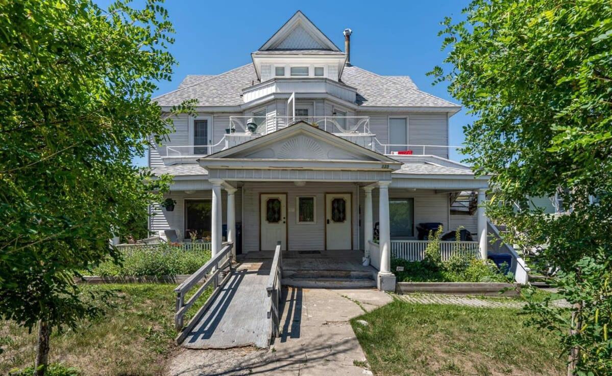 The Icon I Sleep 4 I Heritage House I 55 Roku Tv Cranbrook Exterior photo